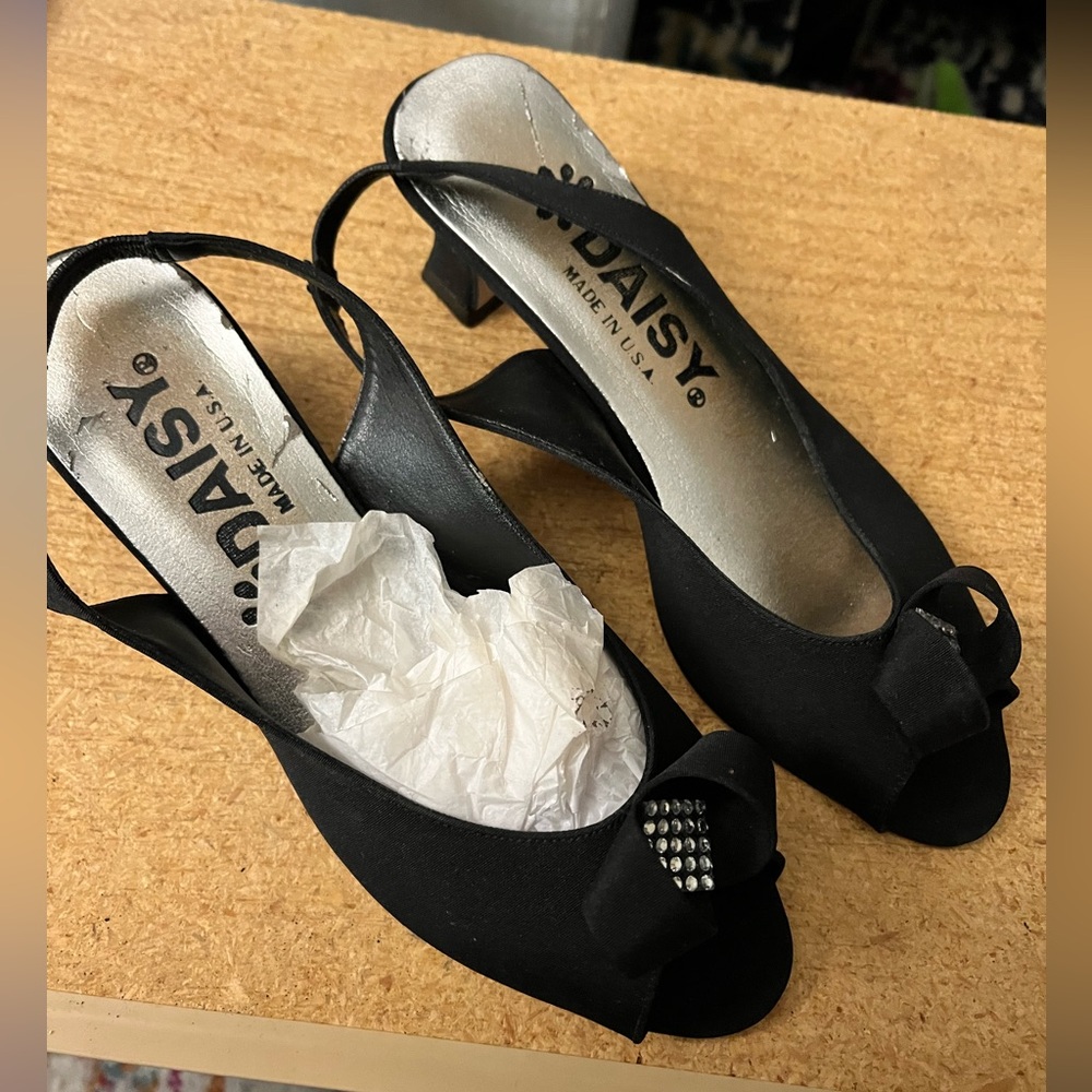 Vintage Daisy made in USA small heels size 5.5